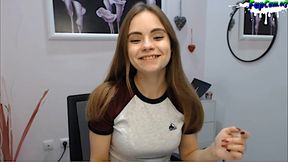 Slinky Amateur Porn 18Yo stripping and twerking on webcam