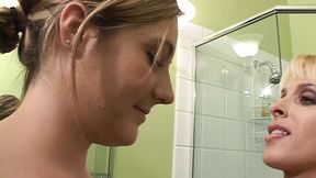 I have lesbiansex with my stepmom for the first time