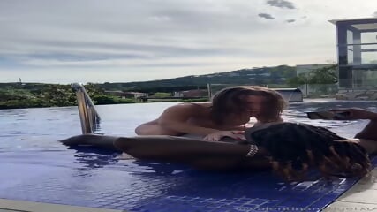 Sexy Blonde Little Person Can Barely Fit This BBC in Her Holes