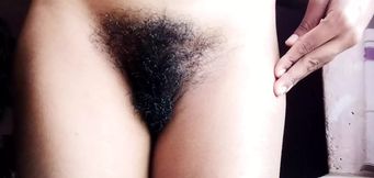 sexy girl shaving her beautiful pussy