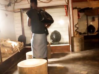 A rather strange rencounter in a tourist park between 2 tourists during a stroll that quickly turns into a public sex scene.