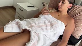 Stepdad saw thick teen wrapped in a towel in bed and couldn't resist POV
