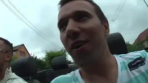 Amateur girlfriend gives a sloppy blowjob in a car