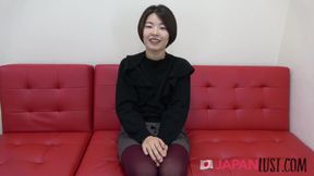 Short hair Japanese MILF amateur gets POV sex