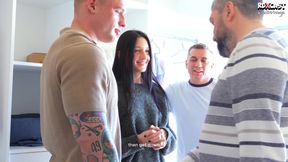 Backstage! Eva Tender Really Squirts in a Hard Double Penetration on the Set of a Porn Movie for the Channel