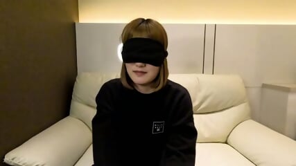 Cusco and an endoscope in the vagina of 18-year-old Nanami