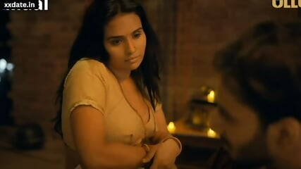Bathroom mein chudti desi raand ki Indian Sex Video