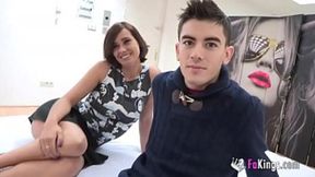 Friends double penetrate amateur girl in group sex