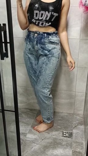 Wet Undressing and Cumming in the Shower