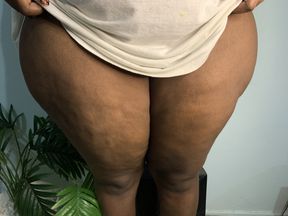 FEELING HORNY BUT THERE IS NO ONE TO FUCK ME...