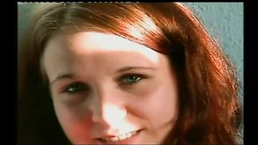 Curvy Teen dreht ihren ersten eigenen Pornofilm zu Hause