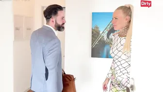 German amateur Lara Cumkitten fucks the insurance broker to close the deal