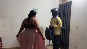 THE PIZZA DELIVERY MAN IS CAUGHT IN THE FORM OF PAYMENT ! WHAT NAUGHTY