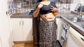 Best Erotic Seduction of Indian Couple - Saree Sex with Fruit - Food Fetish - Saree Strip