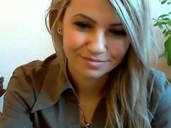 Masturbating Babe on Webcam