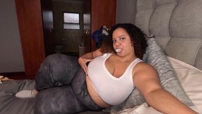 Brown BBW chewing bubblegum, blowing bubbles, and playing with her pussy