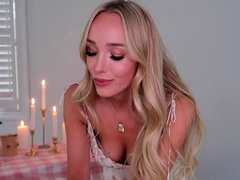 Gwen Gwiz - ASMR Massage
