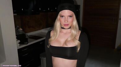 Thief caught stealing gets punished with a FACIAL