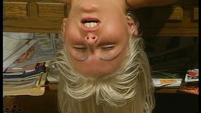 Notgeile Milf bekommt die Muschi geschleckt und bekommt alles in den Hals