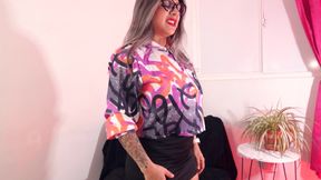 A very obedient Colombian secretary helps her boss relax