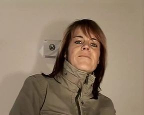 POV MILF of her loves to show herself while she masturbates her pussy with her sex toys enjoying a lot